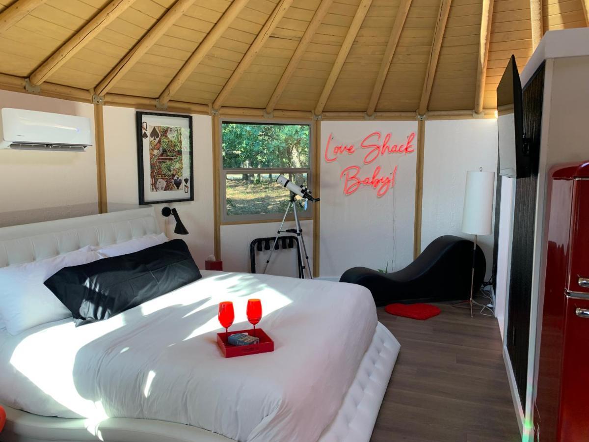 All Is Well Resort Saint Jo 外观 照片