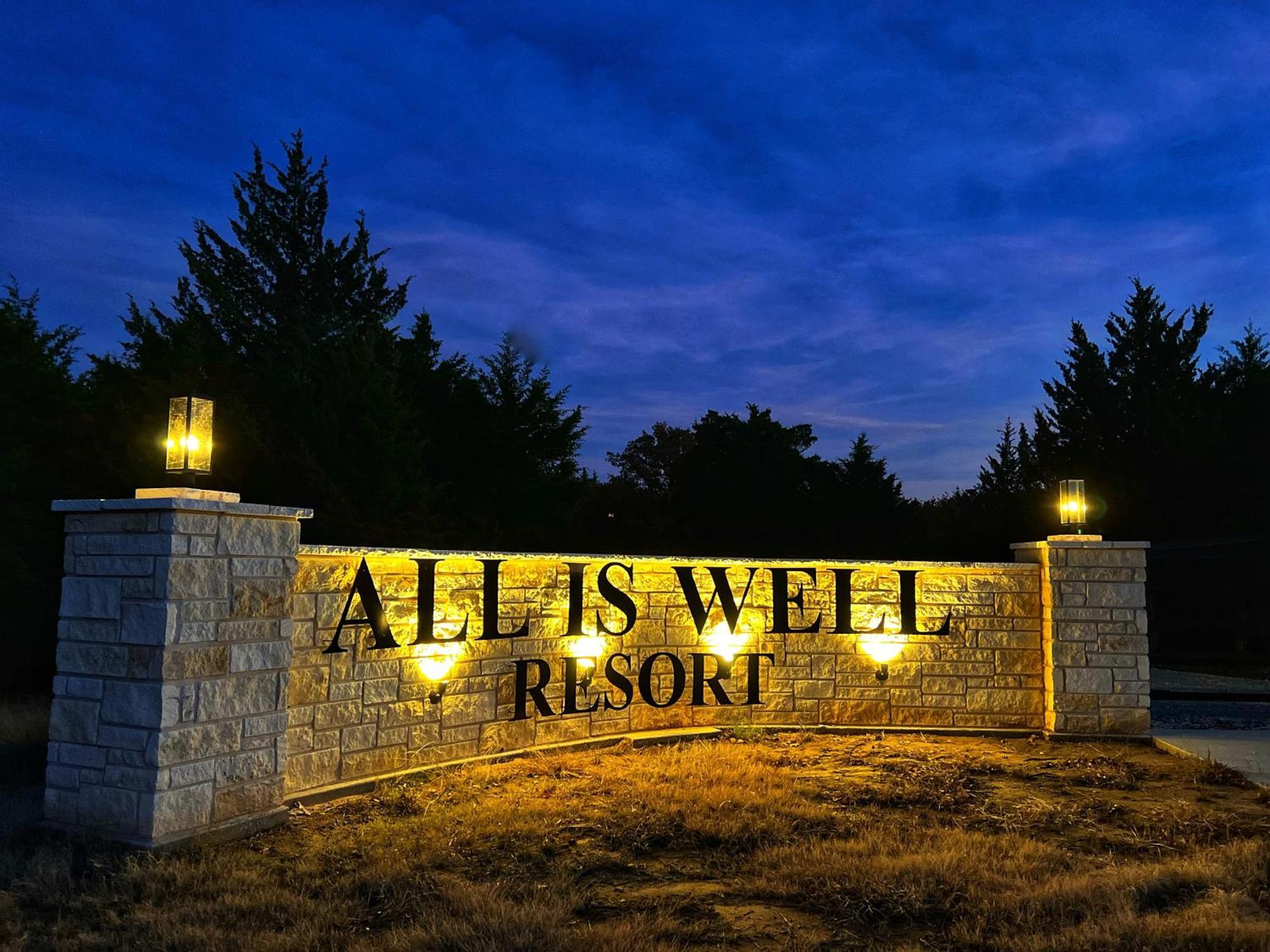 All Is Well Resort Saint Jo 外观 照片